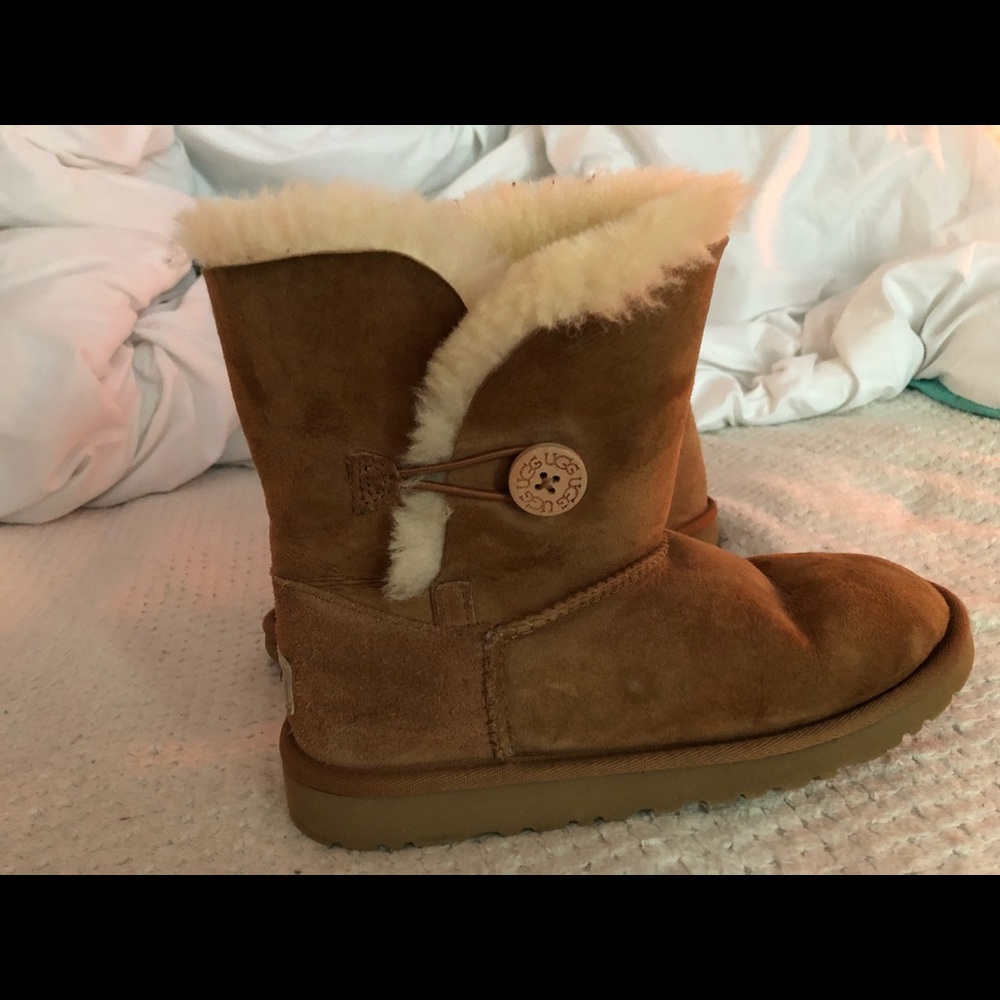 UGGs - Picture 4 of 8